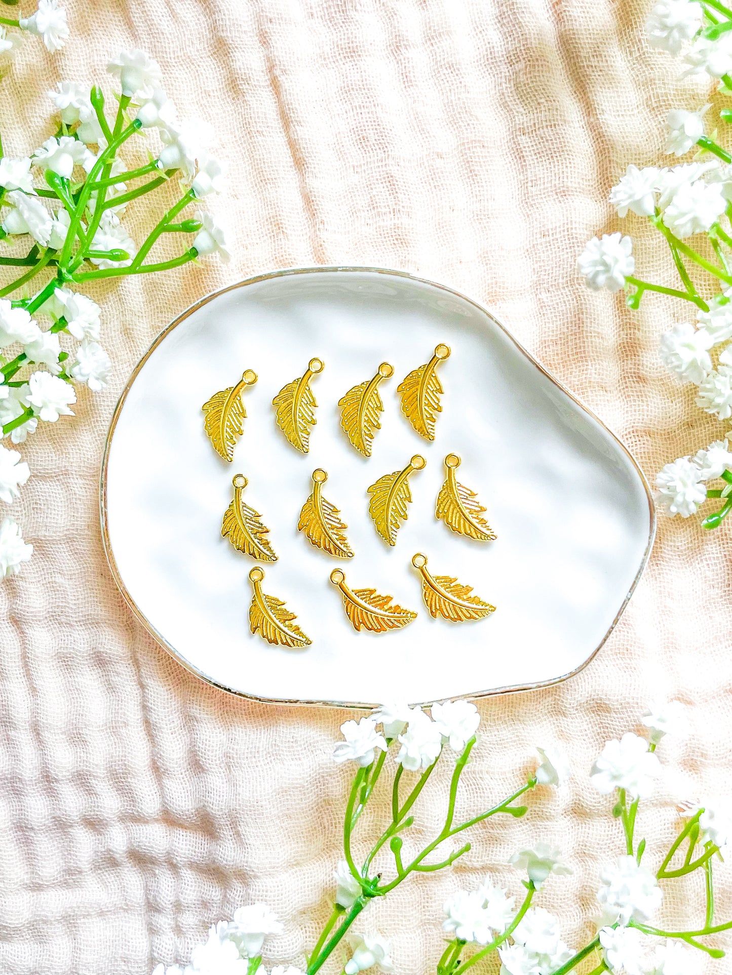 𝑮𝒐𝒍𝒅 𝑳𝒆𝒂𝒇 𝑪𝒉𝒂𝒓𝒎𝒔